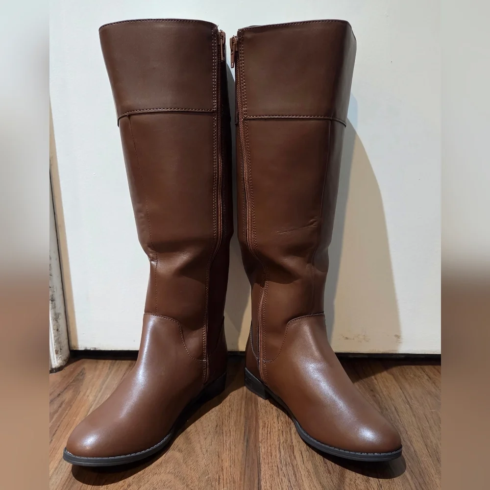 Women's Karen Scott Brown Boot, Size 7.5M WC - Picture 2 of 6